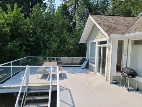 Expansive Dual-Kitchen Retreat in Point Roberts
