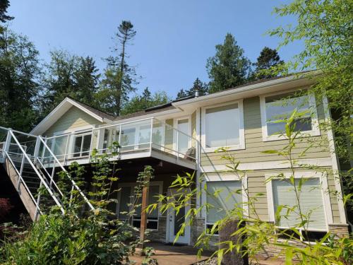 Expansive Dual-Kitchen Retreat in Point Roberts