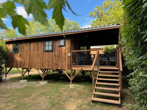 2 bedrooms, 5 beds
