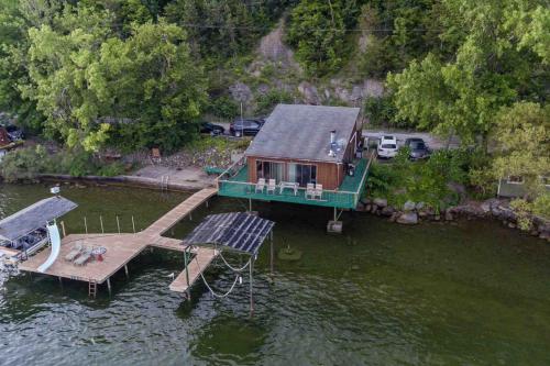 Exterior view, Sunset Haven Cottage in Aurora
