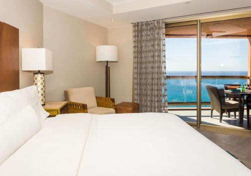 Enjoy Los Cabos in this 3BD resort condo with amazing resort amenities onsite