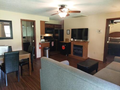 Woodfield Manor - A Sundance Vacations Property - image 12