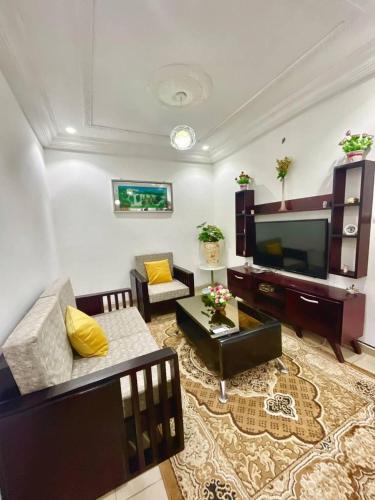 设施服务, 2 Bed Apt Sleeps 5 - WiFi Parking Balcony in 波纳穆萨迪