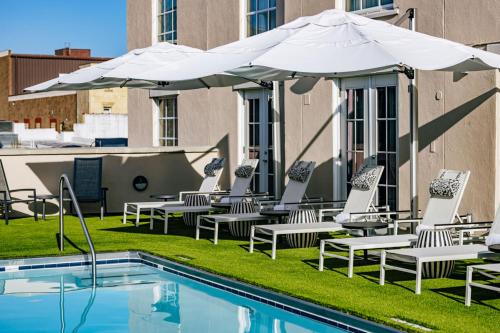 Renaissance Charleston Historic District Hotel - image 2