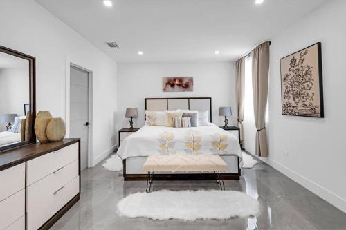Paraiso House 10 Ppl 3 mins walk Douglas Park in Miami, USA