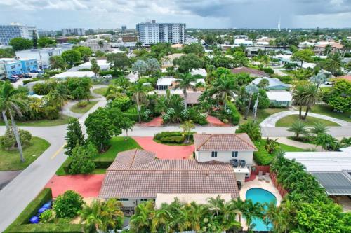 Trendy 1BR 2BA Heated Pool Short Walk to the Beach in Fort Lauderdale, USA