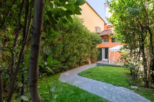 BolognaRoomscom - Isaia Garden Private Garden Spa Bath, Boloňa