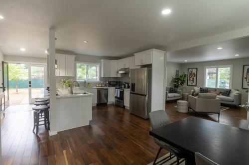 Room with 2 Twin Beds in Tacoma, Tacoma (photo 9)