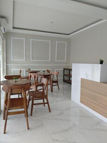 El Nipa Hotel Labuan Bajo near Komodo Airport