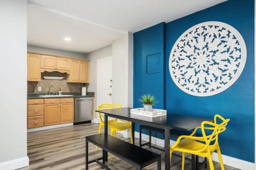 City View Newly Renovated 4 Beds with Free Parking LM1606 in Atlanta, USA