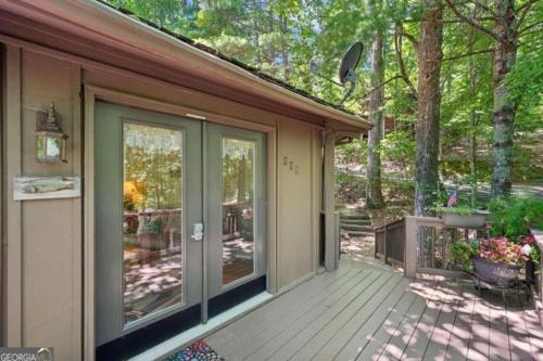 NEW LISTING Treetopper Knoll Chalet in Jasper, USA