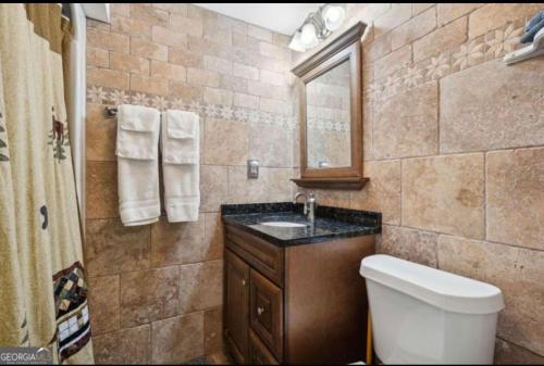 NEW LISTING Treetopper Knoll Chalet in Jasper, USA
