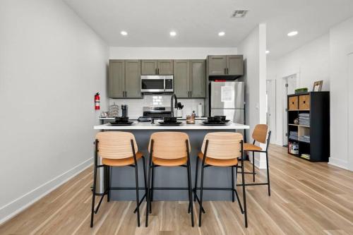 10Guests! Parking 2ND FLOOR-Duplex in Fair Lawn, USA