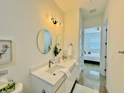 The Pickleball Haven of Naples - Gray Supreme