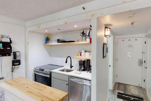 Comfy Cozy Condo in Snowshoe, WV in Snowshoe, USA