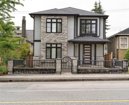Central Main Street Home Minutes from QE Park in Vancouver, Canada