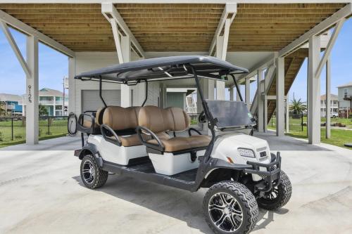 Beach Access Golf Cart Games Fire Pit Beach Chairs in Bolivar Peninsula, USA