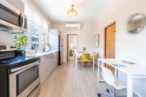 bucătărie, La Mona Loiza Apartment Complex by Stay with Bear in San Juan