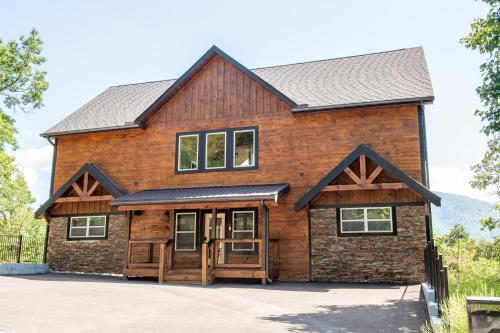 Augys View- Mountain Views-large parking-Large Cabin in Pigeon Forge, USA