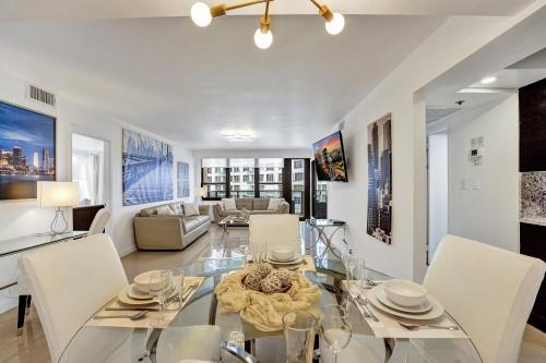 Cozy Ocean View Condo Beach Service 617 in Miami Beach, USA