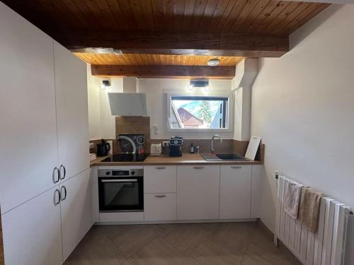 keuken, Jolie maison entièrement rénovée à la montagne (Jolie maison entierement renovee a la montagne) in Villar-Saint-Pancrace