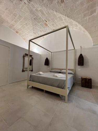 Donna Vita, Monopoli