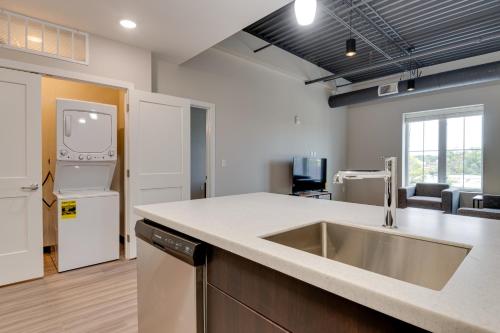 Walkable Bloomington Apartment Near IU Campus! in Bloomington, USA