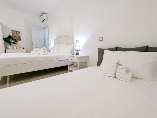 1 king bed, 1 sofa bed