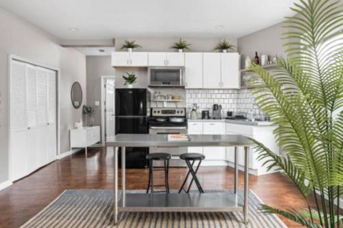 Cozy 1BR Getaway - BBQ - Backyard - Pet - Friendly near Indianapolis Múzeum