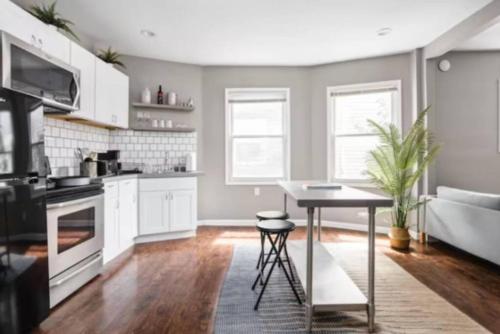 Cozy 1BR Getaway - BBQ - Backyard - Pet - Friendly near Indianapolis Múzeum