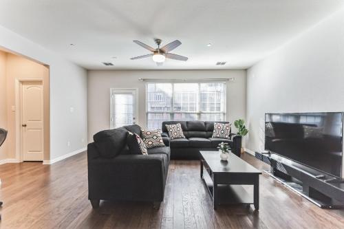 Spacious 4-bedroom house with AC and WiFi in amazing Entire home in Irving, Texas in Irving, USA