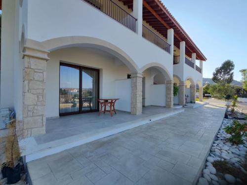 Ngoại cảnh khách sạn, Vina Oliva Resort in Pissouri