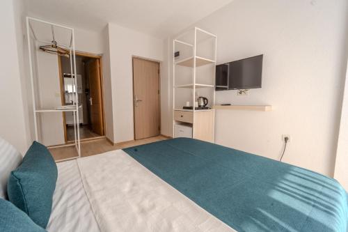 Mia Hill Suites Room Type - Deluxe Double Room with Balcony Mia Hill Suites Room Type - Deluxe Double Room with Balcony