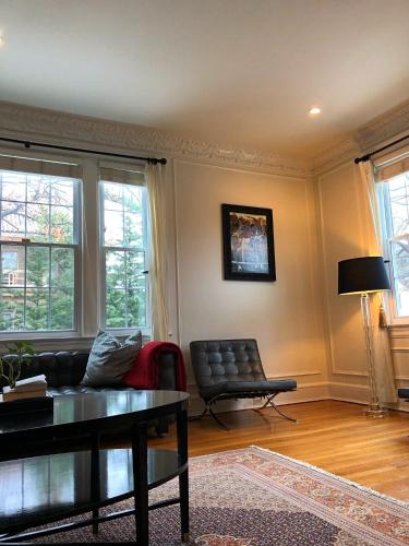 5 Bdrm Rock Creek Classic Home in Washington, USA