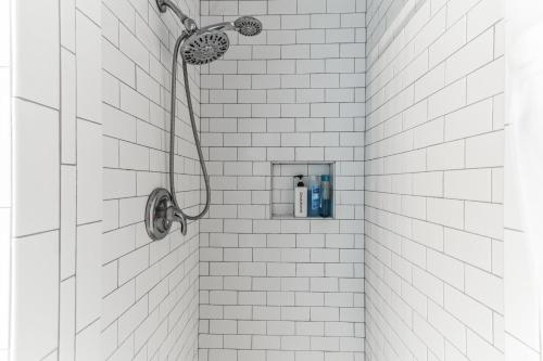 Peachy Pied-à-Terre-10 Miles to Historic Savannah-Pool - image 12