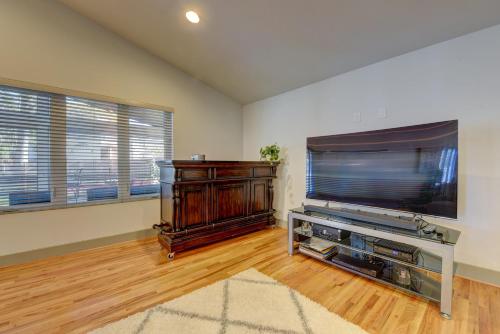 Modern Home with Yard 3 Mi to Uptown Charlotte! in Charlotte, USA