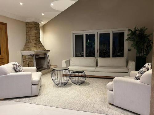 Mansão com piscina (Mansao com piscina) in ริโอเปเกโน