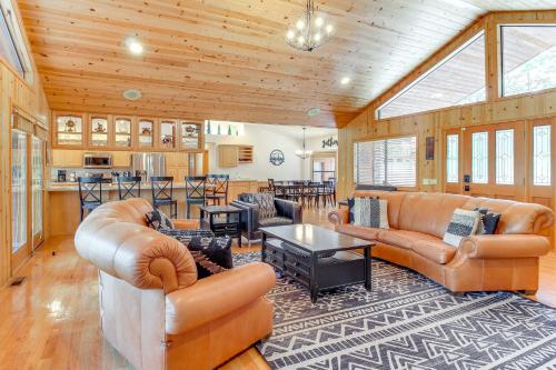 Expansive Pinetop Cabin with Fireplace and Grill! - image 10