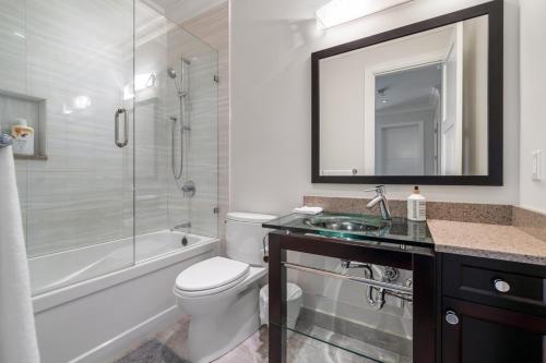 Elegant Vancouver Room with Private Bathroom in Vancouver, Canada