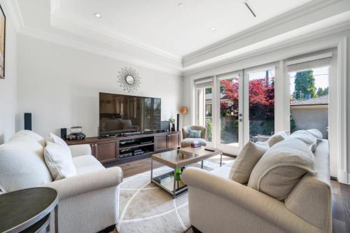 Elegant Vancouver Room with Private Bathroom in Vancouver, Canada