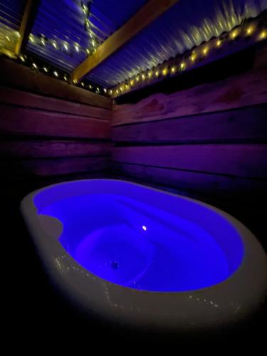 Sparrow Cabin Hot Tub in Barham