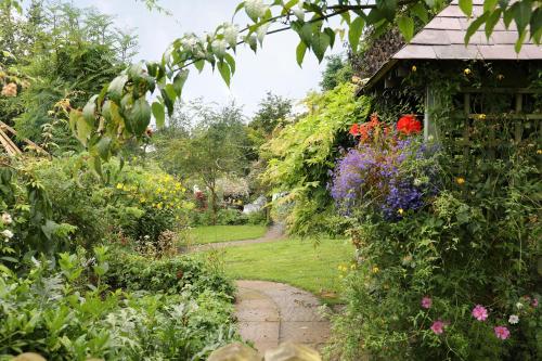 Oakland Cottage - main image