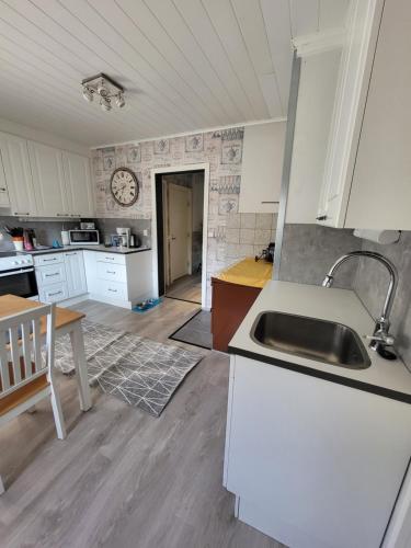 Cocina, Viihtyisä Leposoppi hyvällä sijainnilla järven läheisyydessä (Viihtyisa Leposoppi hyvalla sijainnilla jarven laheisyydessa) in Nokia