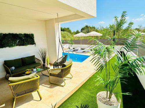 A szálláshely kívülről, New exclusive apartment Green Horizon with garden, hot tub and private pool near the sea in Spadici