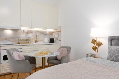 Quiet and stylish apartment near Wenceslas Square, Прага (фото 8)