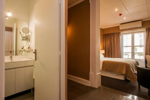 Suite with Balcony room in PH Downtown Suites