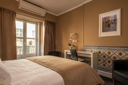 Suite with Balcony image 7
