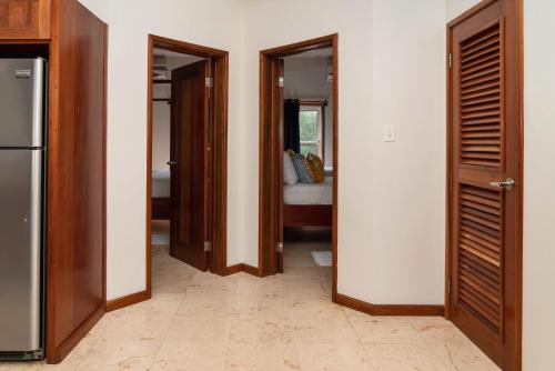 Residences at Barrier Reef 4B Oceanview 2 BR by Stay Floreo, San Pedro (foto 6)
