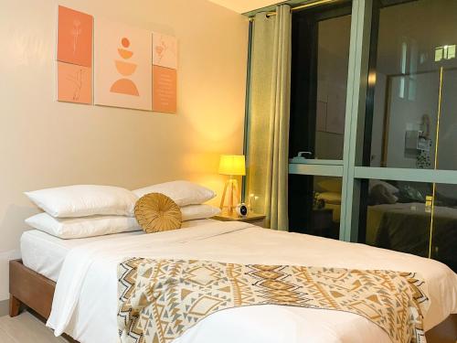 Prime Staycation - Bgc Uptown Area #ournw25b