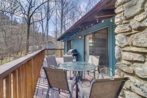 McGaheysville Vacation Rental Yard and Fire Pit! in McGaheysville, USA
